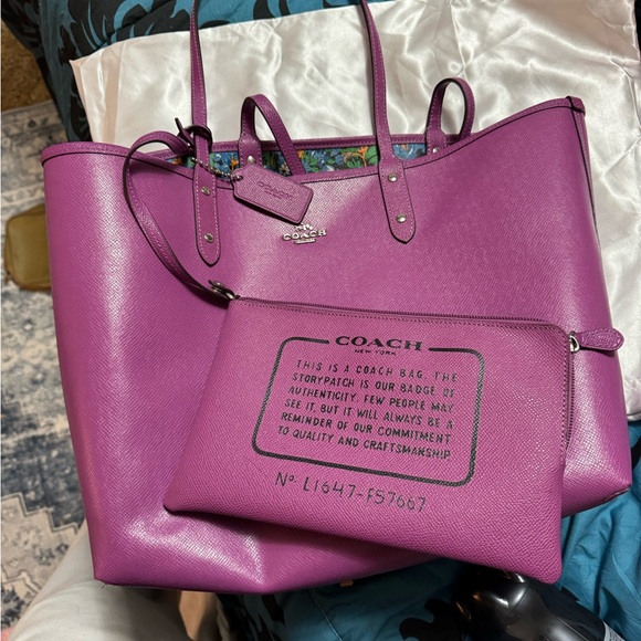 Coach reversible Tote with Gold Accents NWOT - Picture 2 of 6